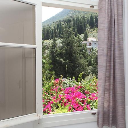 Hotel Alexandros B Nikiana Exteriér fotografie